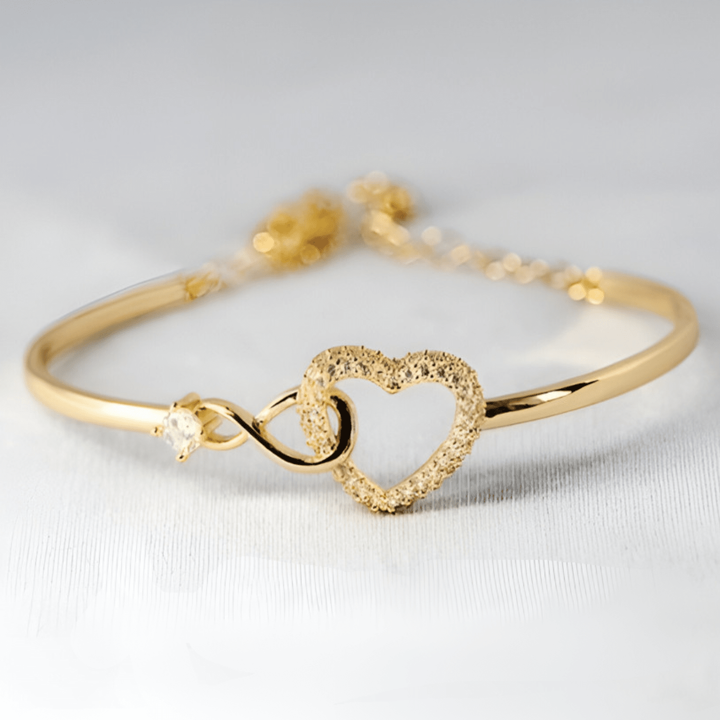 bracelet cœur éternel avec symbole de l'infini